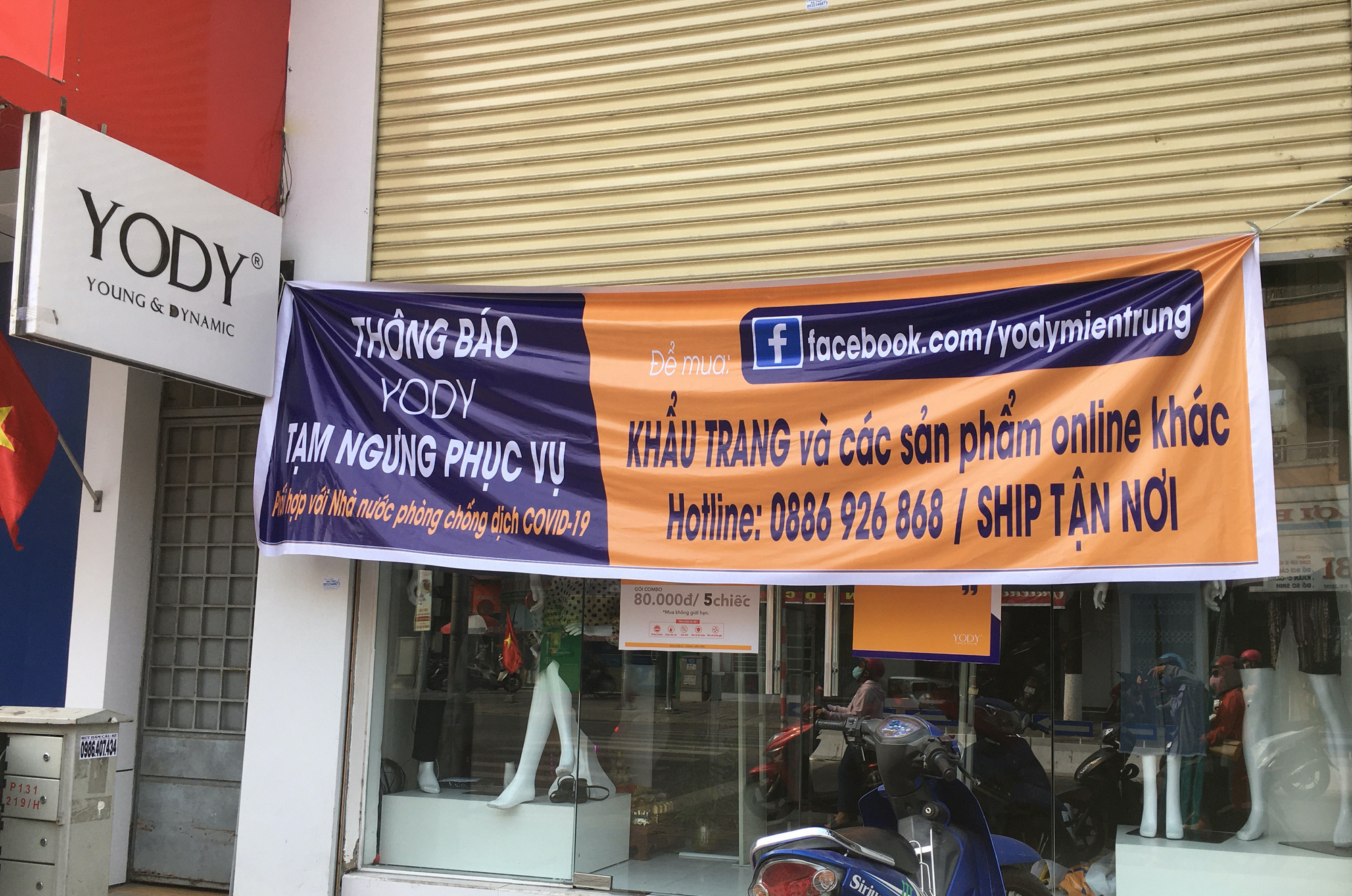 Khách sạn, công trình xây dựng ven biển, các hãng thời trang lớn ở Đà Nẵng đóng cửa hàng loạt trước ngày 'cách li toàn xã hội' - Ảnh 5. Khách sạn, công trình xây dựng ven biển, các hãng thời trang lớn ở Đà Nẵng đóng cửa hàng loạt trước ngày 'cách li toàn xã hội' - Ảnh 5.
