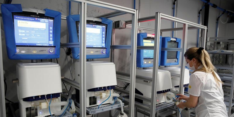 Nước Mỹ thoi thóp trong 'cơn khát' máy thở, cầu cứu tới sự giúp đỡ của các nhà sản xuất xe hơi - Ảnh 1. Nước Mỹ thoi thóp trong 'cơn khát' máy thở, cầu cứu tới sự giúp đỡ của các nhà sản xuất xe hơi - Ảnh 1.
