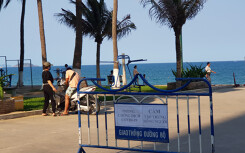 Nha Trang: Tiếp tục tạm dừng tắm biển, cấm tập trung đông người cho đến khi có thông báo mới