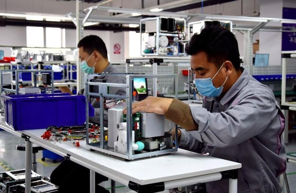 Cơn khát máy thở và hướng đi của các quốc gia trong tâm bão Covid-19 - Ảnh 1. Cơn khát máy thở và hướng đi của các quốc gia trong tâm bão Covid-19 - Ảnh 1.