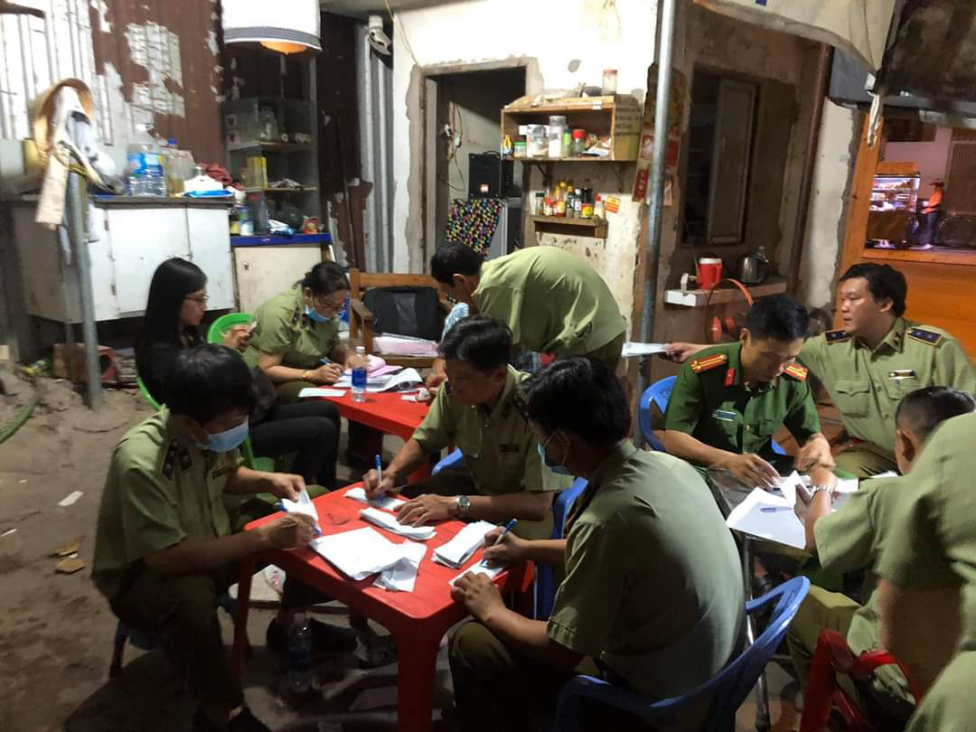 Chặn gần 1 triệu chiếc khẩu trang không rõ nguồn gốc sắp bán ra tại TP HCM - Ảnh 1. Chặn gần 1 triệu chiếc khẩu trang không rõ nguồn gốc sắp bán ra tại TP HCM - Ảnh 1.