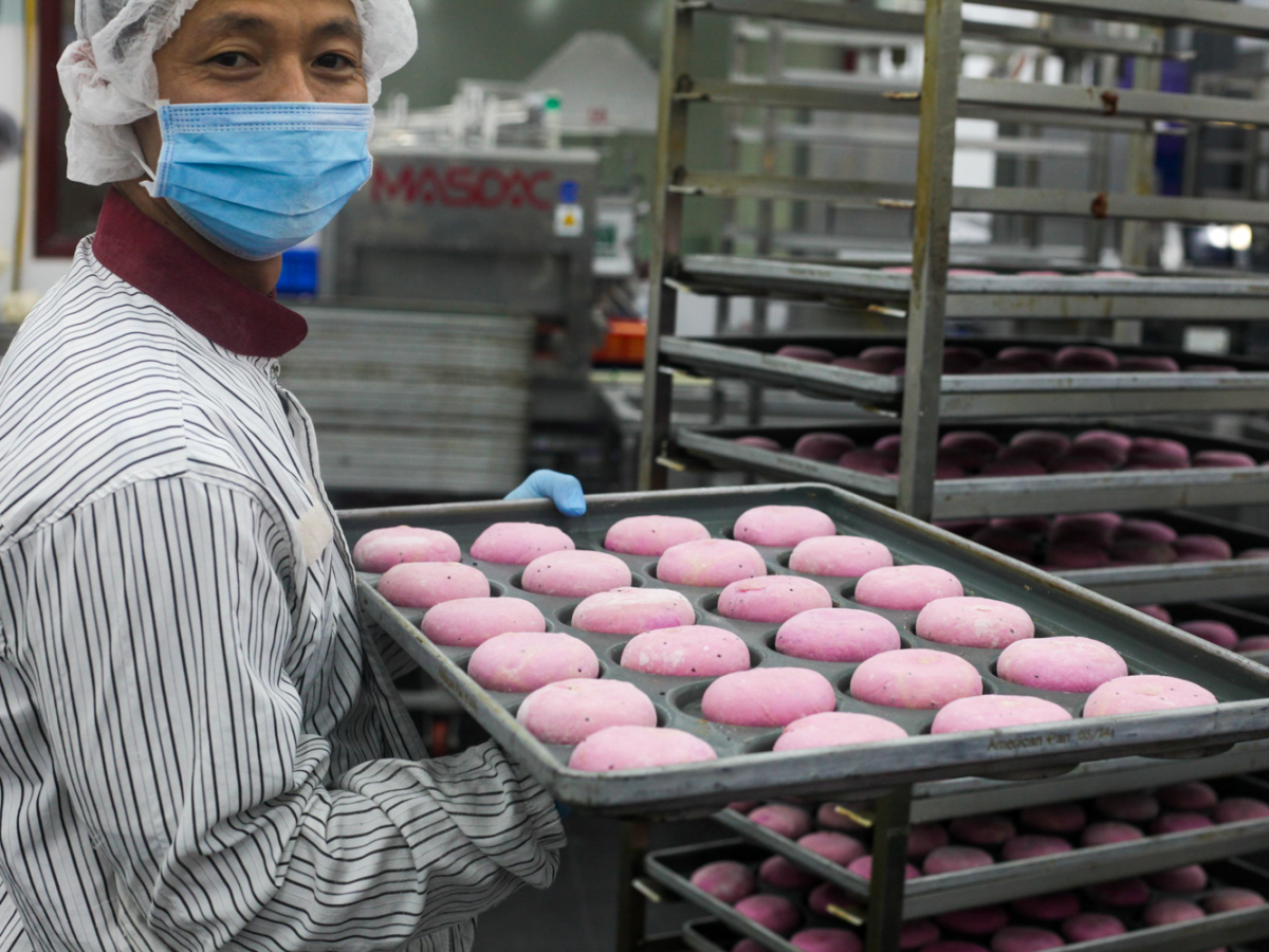 Báo Mỹ khen bánh mì thanh long của ông Kao Siêu Lực có hương vị tinh tế và ấn tượng - Ảnh 2. Báo Mỹ khen bánh mì thanh long của ông Kao Siêu Lực có hương vị tinh tế và ấn tượng - Ảnh 2.