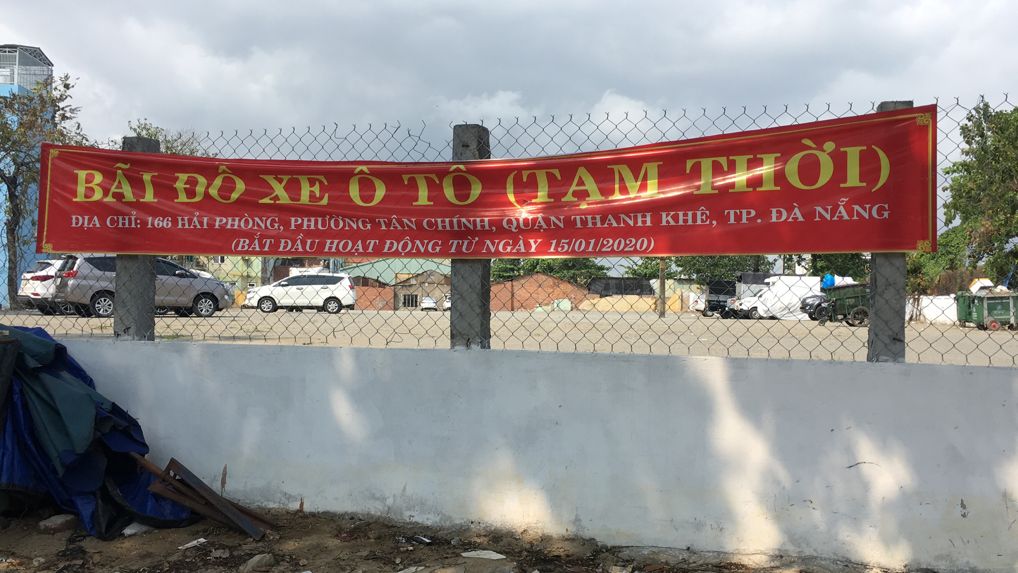 Đà Nẵng: Người dân đỗ ô tô, xe máy bất chấp biển cấm bị CSGT xử lí - Ảnh 11. Đà Nẵng: Người dân đỗ ô tô, xe máy bất chấp biển cấm bị CSGT xử lí - Ảnh 11.