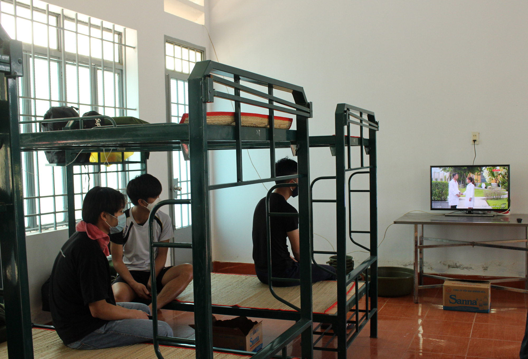 Khánh Hòa: Cận cảnh khu cách li người Việt từ Hàn Quốc trở về - Ảnh 7.