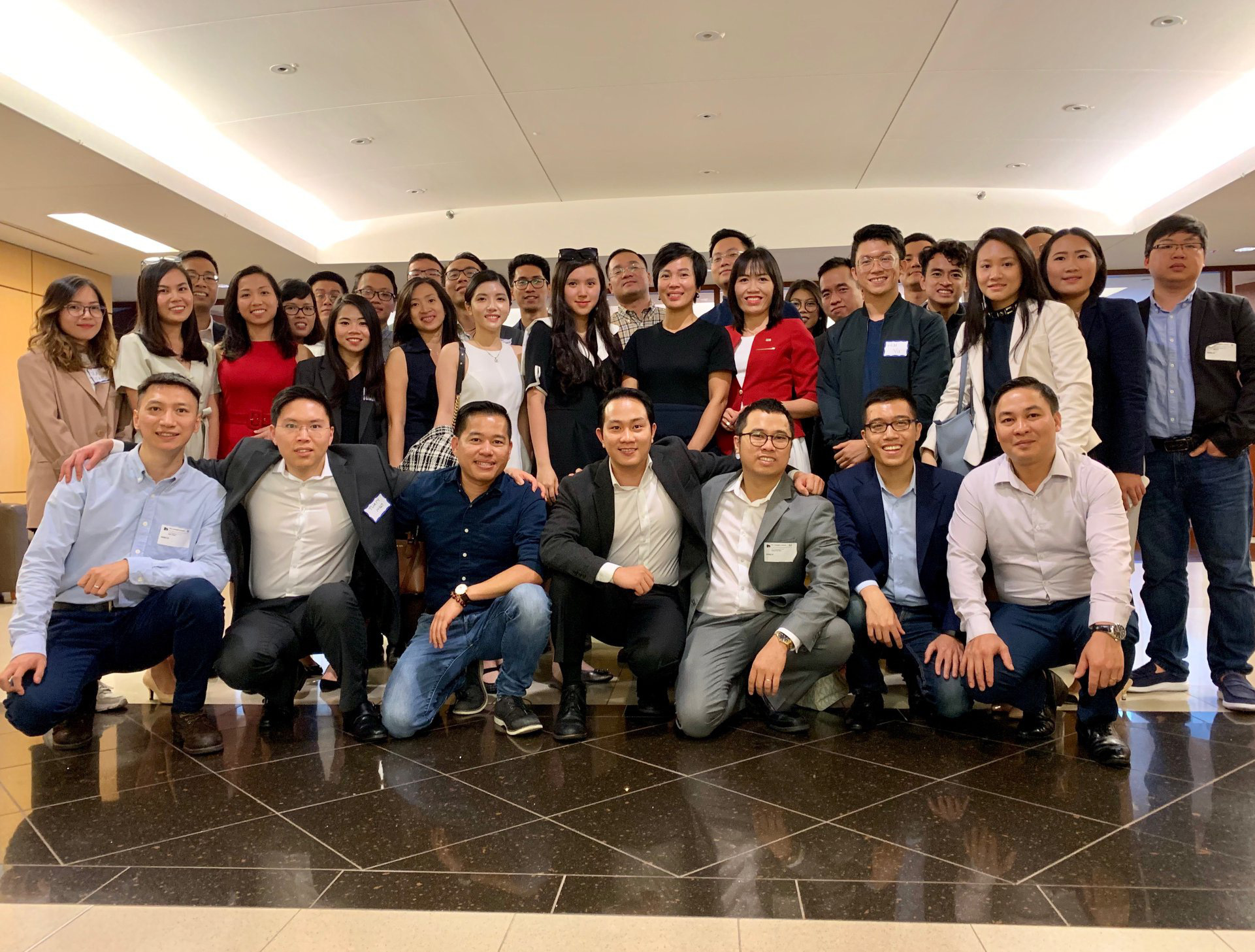Em trai ông Hồ Hùng Anh làm Chủ tịch một công ty thuộc Tập đoàn Vingroup - Ảnh 1. Sự kiện gặp gỡ giữa ban giám đốc One Mount Group và cộng đồng người Việt Nam làm việc tại New York. Ảnh: Vietnam Finance Society