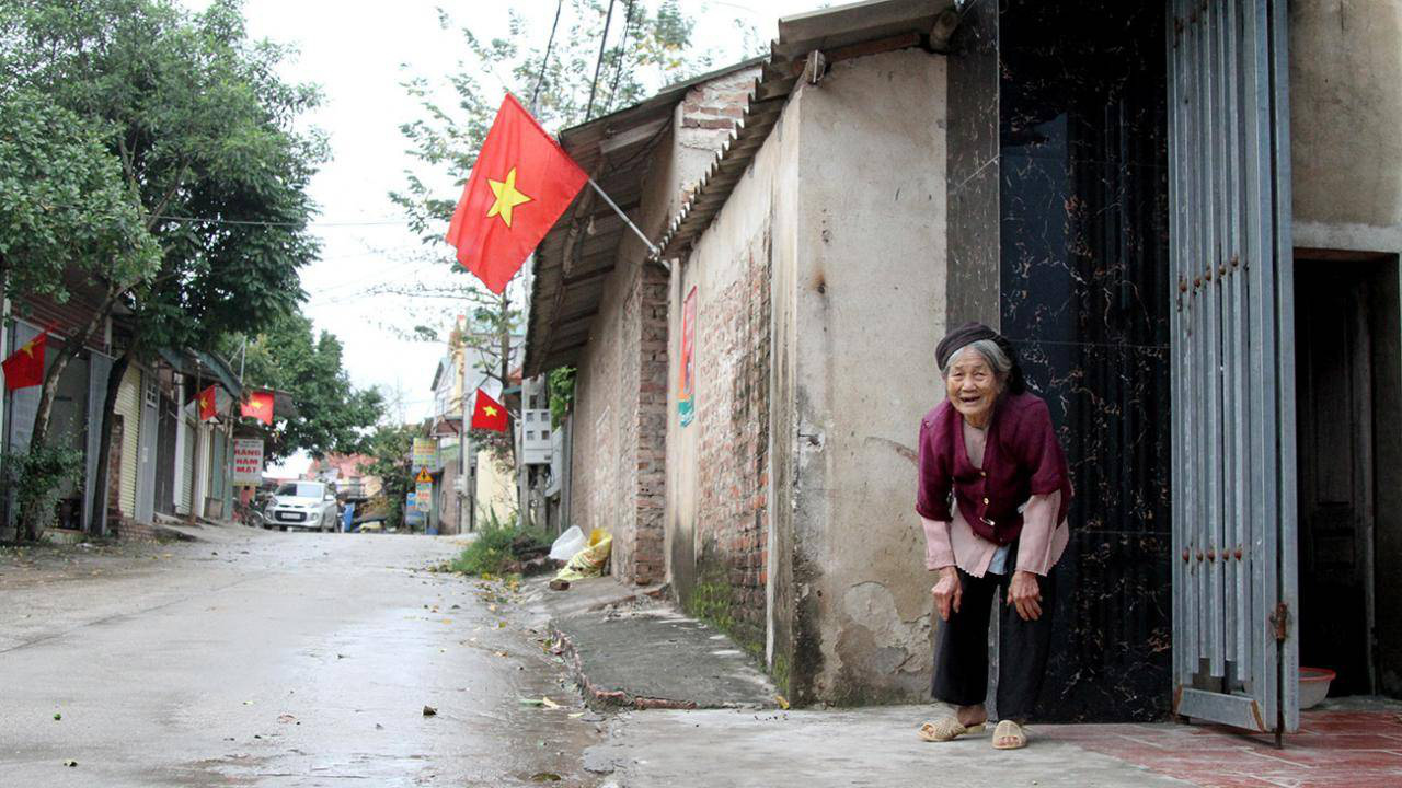 Nhộn nhịp cuộc sống người dân Sơn Lôi sau khi tháo dỡ chốt kiểm dịch COVID-19 - Ảnh 5. Nhộn nhịp cuộc sống người dân Sơn Lôi sau khi tháo dỡ chốt kiểm dịch COVID-19 - Ảnh 5.