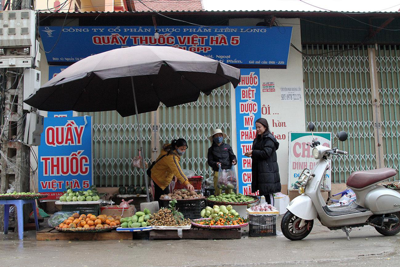 Nhộn nhịp cuộc sống người dân Sơn Lôi sau khi tháo dỡ chốt kiểm dịch COVID-19 - Ảnh 6. Nhộn nhịp cuộc sống người dân Sơn Lôi sau khi tháo dỡ chốt kiểm dịch COVID-19 - Ảnh 6.