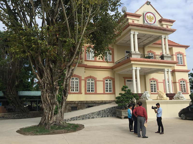 Cưỡng chế tháo dỡ công trình không phép tại huyện Bình Chánh - Ảnh 1. Cưỡng chế tháo dỡ công trình không phép tại huyện Bình Chánh - Ảnh 1.