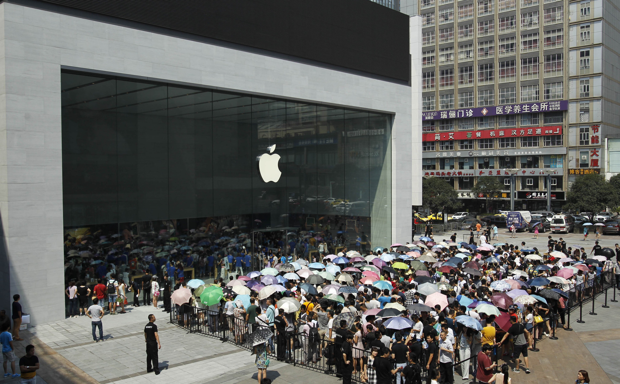 Vì sao đối với Apple, Trung Quốc vừa là "cửa sinh" vừa là "cửa tử"? - Ảnh 3. Vì sao đối với Apple, Trung Quốc vừa là "cửa sinh" vừa là "cửa tử"? - Ảnh 3.