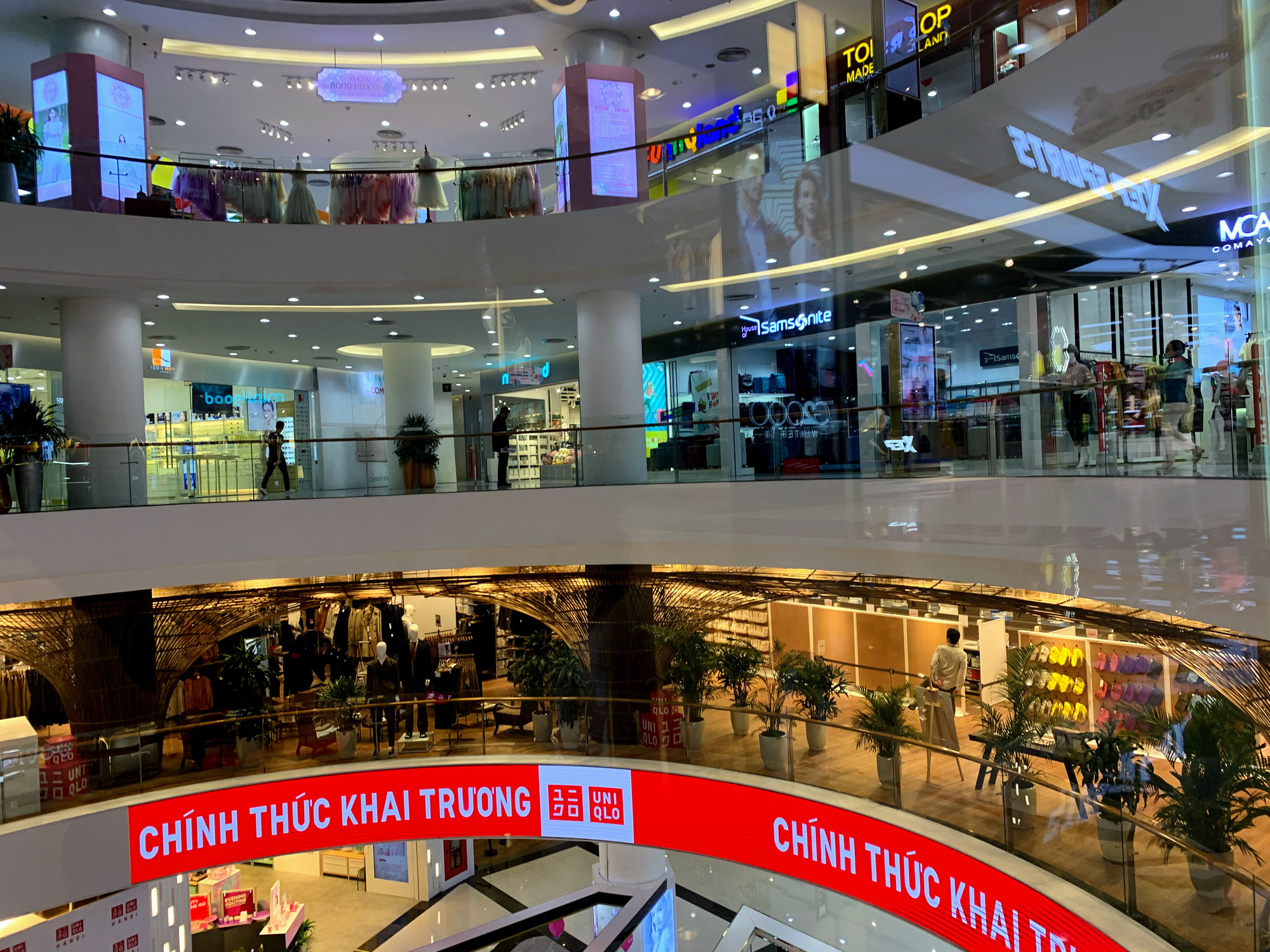 Bên trong cửa hàng Uniqlo lớn nhất Đông Nam Á ở Hà Nội có gì? - Ảnh 7.