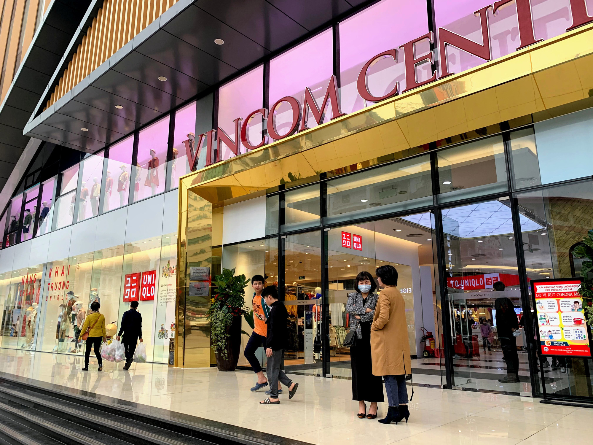 Bên trong cửa hàng Uniqlo lớn nhất Đông Nam Á ở Hà Nội có gì? - Ảnh 5.