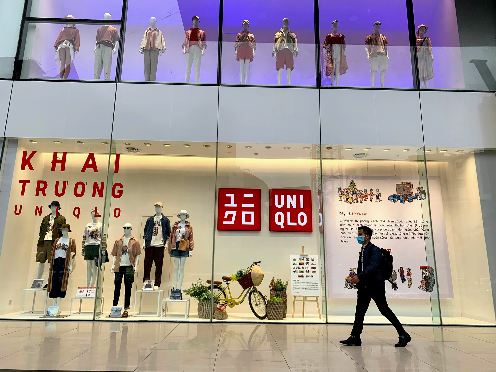 Bên trong cửa hàng Uniqlo lớn nhất Đông Nam Á ở Hà Nội có gì? - Ảnh 10.