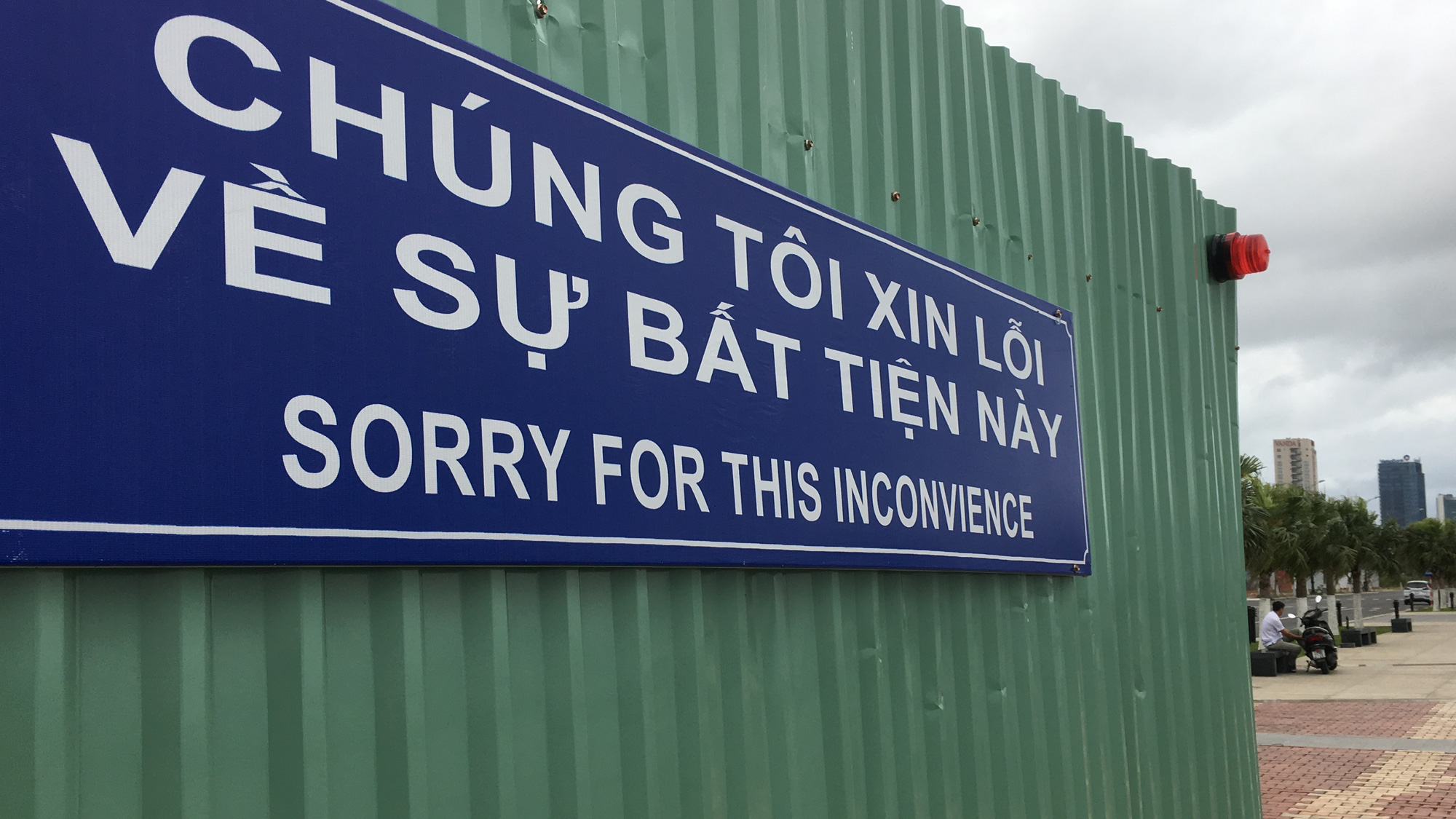 Phố đi bộ - Chợ đêm Bạch Đằng Đà Nẵng dừng thi công vì dịch Covid-19 vắng khách du lịch - Ảnh 8. Phố đi bộ - Chợ đêm Bạch Đằng Đà Nẵng dừng thi công vì dịch Covid-19 vắng khách du lịch - Ảnh 8.