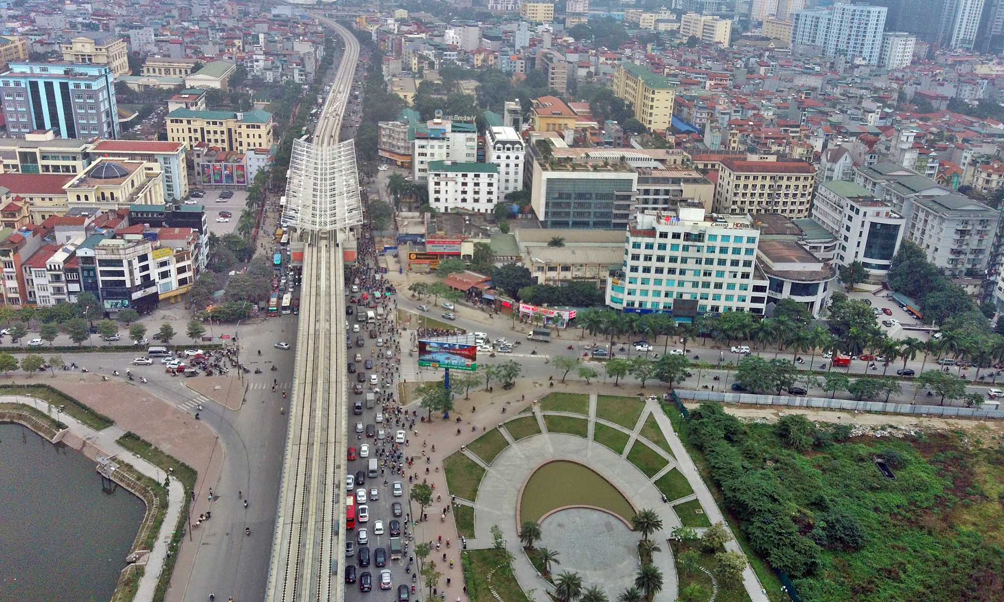 Nút giao Hồ Tùng Mậu - Lê Đức Thọ: Điểm ùn tắc mới phát sinh ở Hà Nội - Ảnh 1. Nút giao Hồ Tùng Mậu - Lê Đức Thọ: Điểm ùn tắc mới phát sinh ở Hà Nội - Ảnh 1.