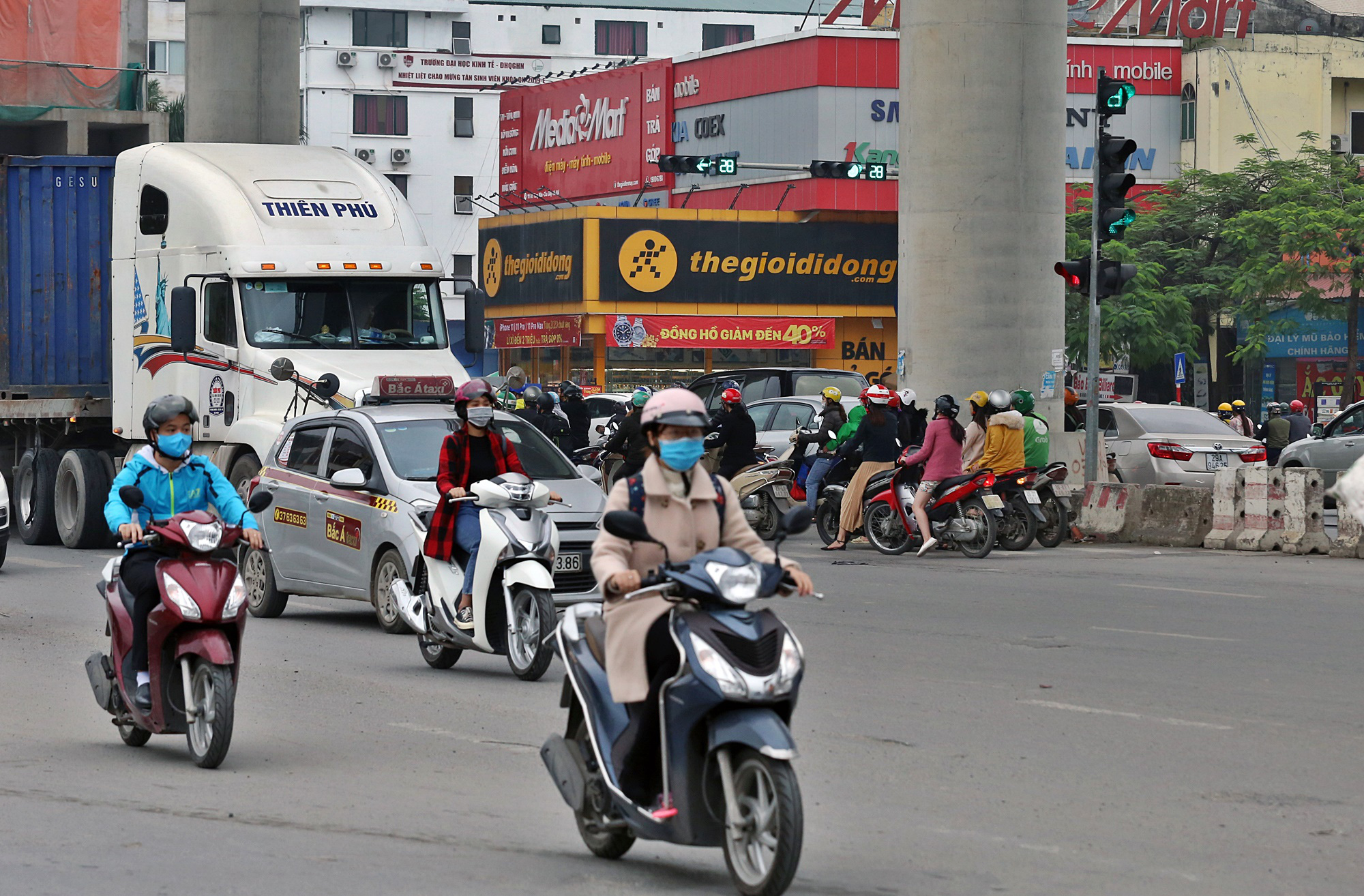 Nút giao Hồ Tùng Mậu - Lê Đức Thọ: Điểm ùn tắc mới phát sinh ở Hà Nội - Ảnh 13. Nút giao Hồ Tùng Mậu - Lê Đức Thọ: Điểm ùn tắc mới phát sinh ở Hà Nội - Ảnh 13.