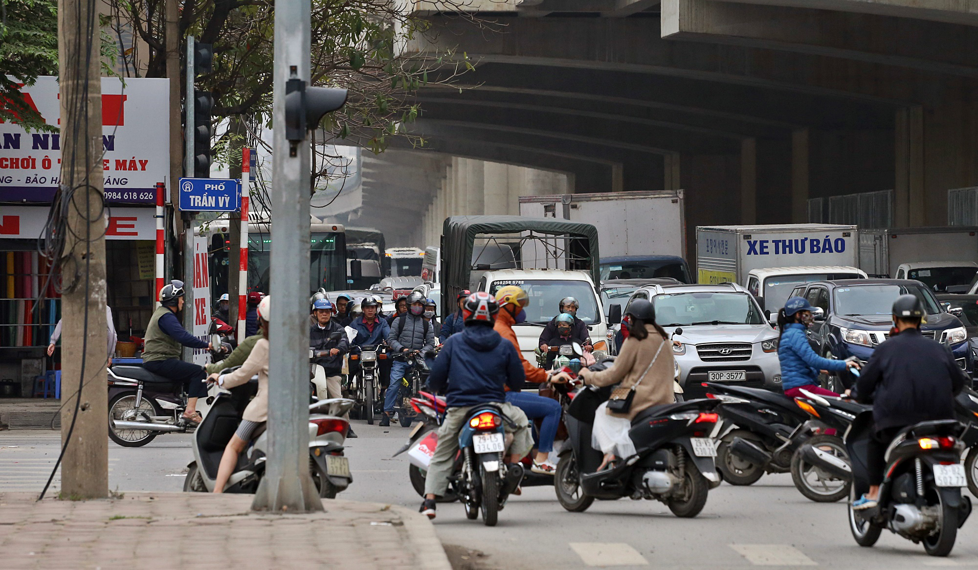 Nút giao Hồ Tùng Mậu - Lê Đức Thọ: Điểm ùn tắc mới phát sinh ở Hà Nội - Ảnh 14. Nút giao Hồ Tùng Mậu - Lê Đức Thọ: Điểm ùn tắc mới phát sinh ở Hà Nội - Ảnh 14.