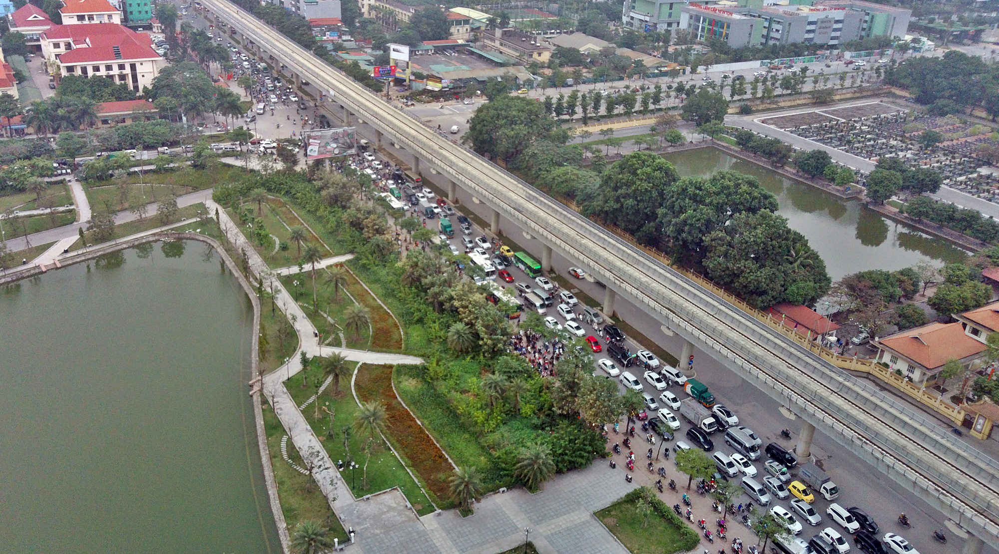 Nút giao Hồ Tùng Mậu - Lê Đức Thọ: Điểm ùn tắc mới phát sinh ở Hà Nội - Ảnh 3. Nút giao Hồ Tùng Mậu - Lê Đức Thọ: Điểm ùn tắc mới phát sinh ở Hà Nội - Ảnh 3.