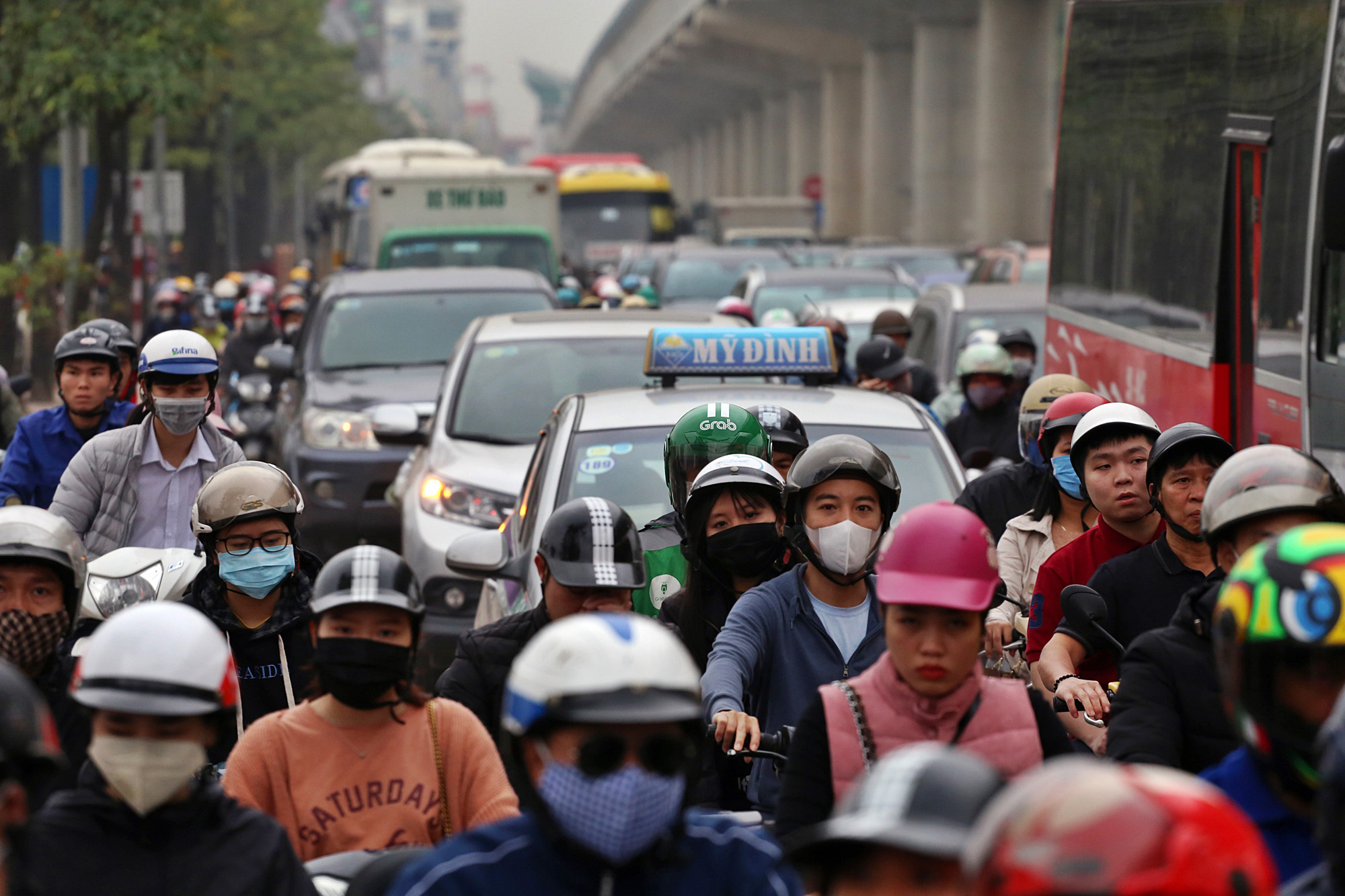 Nút giao Hồ Tùng Mậu - Lê Đức Thọ: Điểm ùn tắc mới phát sinh ở Hà Nội - Ảnh 7. Nút giao Hồ Tùng Mậu - Lê Đức Thọ: Điểm ùn tắc mới phát sinh ở Hà Nội - Ảnh 7.
