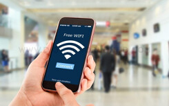 Có nên sử dụng WiFi miễn phí nơi công cộng?
