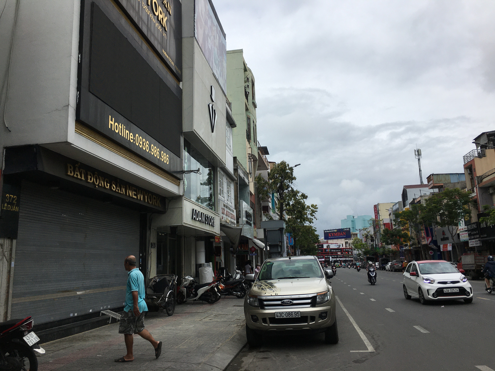Đà Nẵng: Loạt cửa hàng phố chuyên doanh thời trang Lê Duẩn đóng cửa do ảnh hưởng bởi dịch Covid-19 - Ảnh 9.