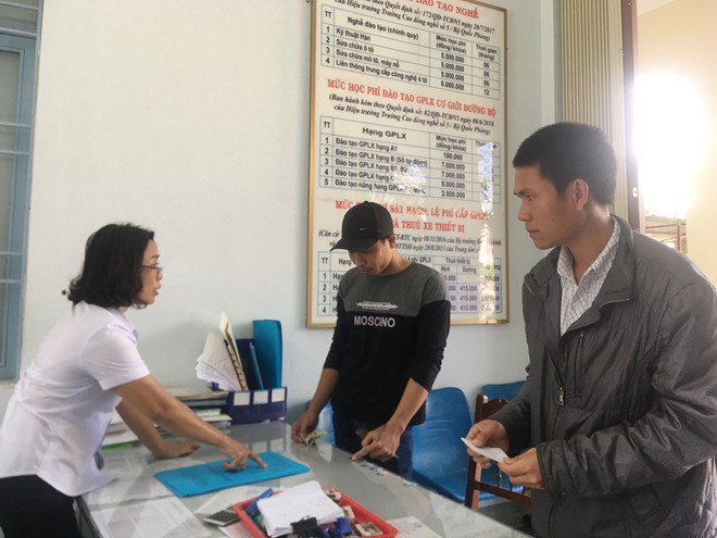 Ồ ạt học lấy bằng lái ô tô: Coi chừng sập bẫy, bị lừa! - Ảnh 2. Ồ ạt học lấy bằng lái ô tô: Coi chừng sập bẫy, bị lừa! - Ảnh 2.