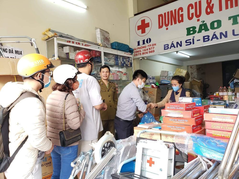 Lại hét giá, găm khẩu trang y tế, nước rửa tay, Tổng cục Quản lí thị trường ra công văn khẩn - Ảnh 1. Lại hét giá, găm khẩu trang y tế, nước rửa tay, Tổng cục Quản lí thị trường ra công văn khẩn - Ảnh 1.