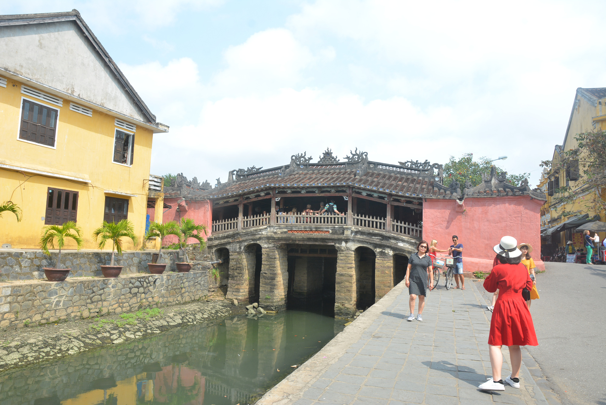 TP Hội An đang xác minh, thực hiện giải pháp y tế với các du khách đi chuyến bay cùng bệnh nhân thứ 17 nhiễm Covid-19 - Ảnh 1.