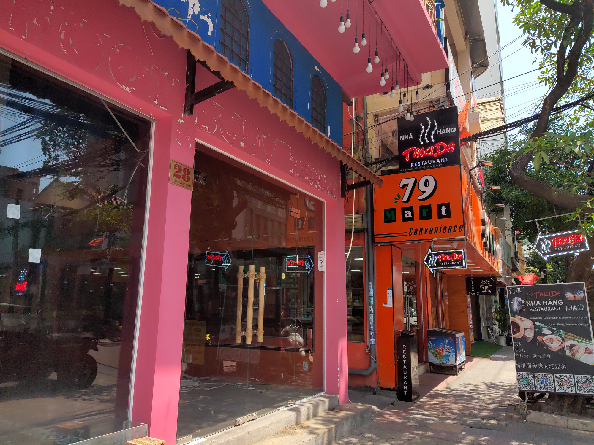 Phố Tây Nha Trang: Khách sạn đóng cửa, cửa hàng tháo chạy vì Covid-19 - Ảnh 13. Phố Tây Nha Trang: Khách sạn đóng cửa, cửa hàng tháo chạy vì Covid-19 - Ảnh 13.