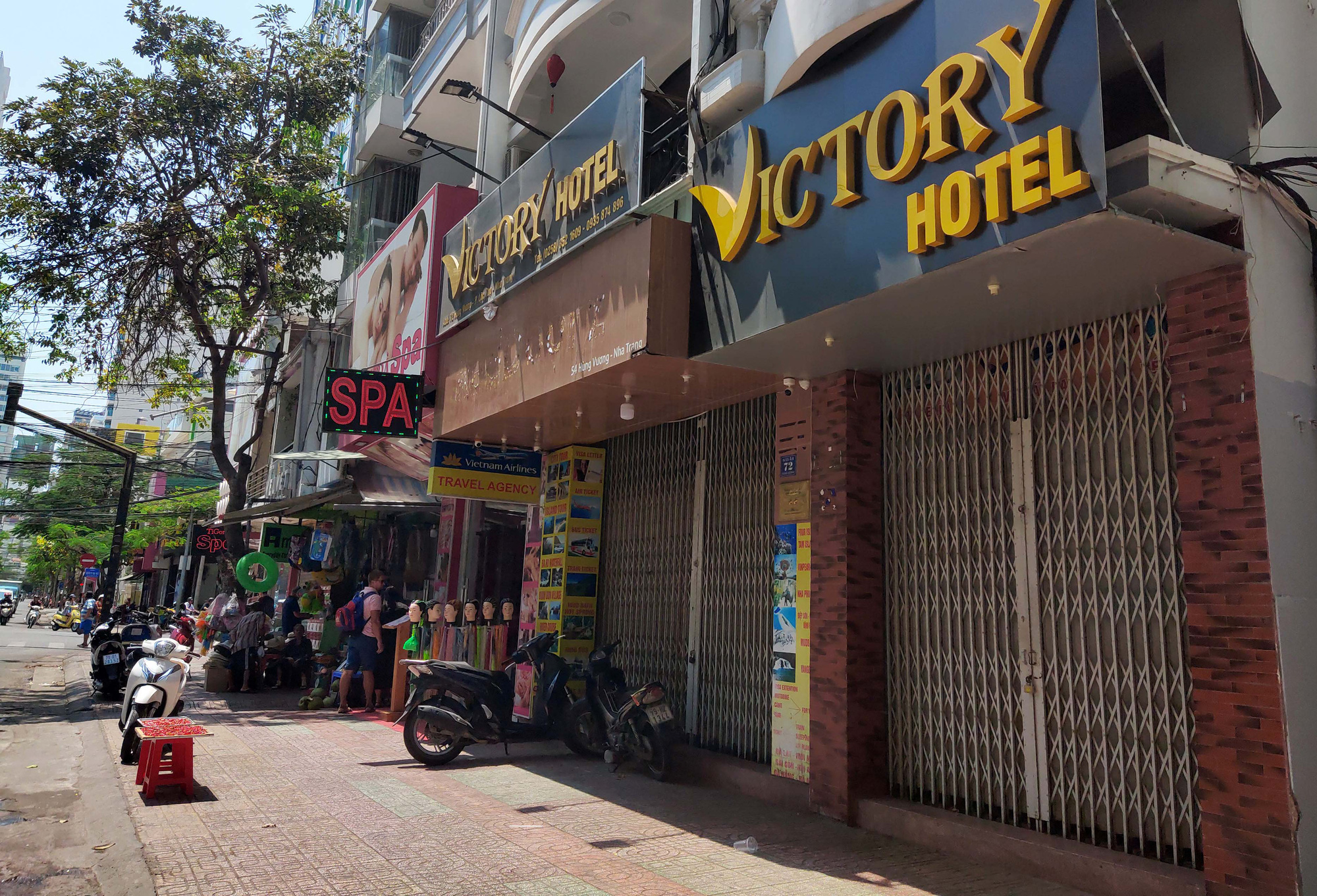Phố Tây Nha Trang: Khách sạn đóng cửa, cửa hàng tháo chạy vì Covid-19 - Ảnh 2. Phố Tây Nha Trang: Khách sạn đóng cửa, cửa hàng tháo chạy vì Covid-19 - Ảnh 2.