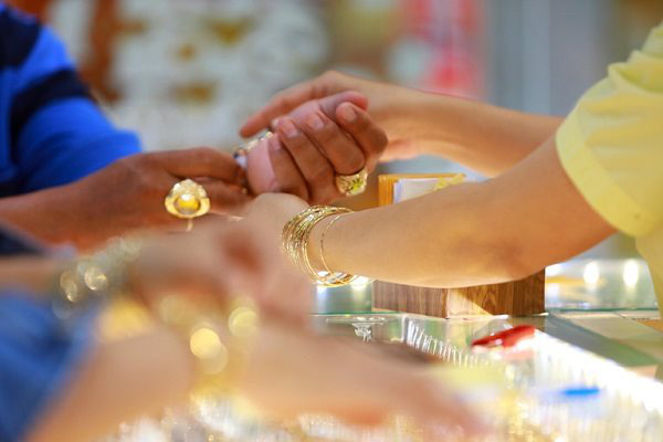 Ai có thể thao túng giá vàng? - Ảnh 1. Ai có thể thao túng giá vàng? - Ảnh 1.