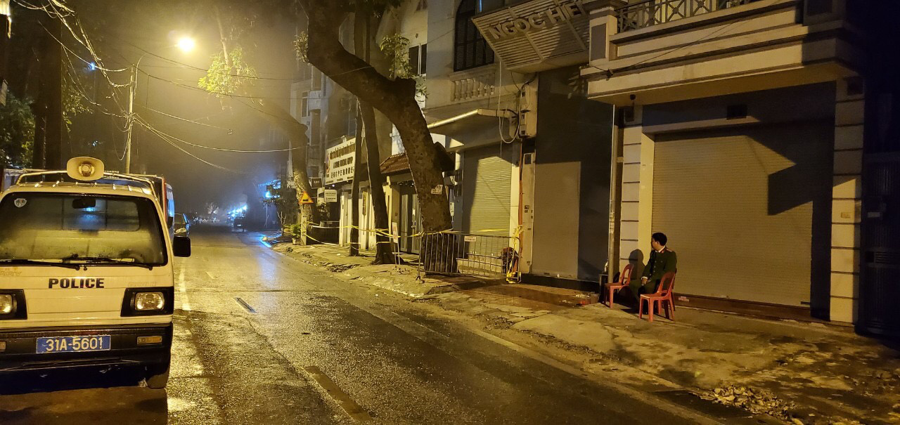Người dân phố Trúc Bạch yên tâm cách li, phòng dịch - Ảnh 4. Người dân phố Trúc Bạch yên tâm cách li, phòng dịch - Ảnh 4.