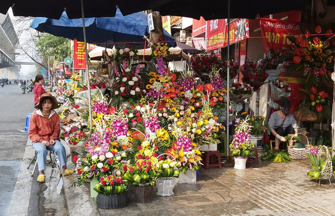 Ngày 8/3, hoa tại Hà Nội giảm giá mạnh vẫn ít người mua - Ảnh 8. Ngày 8/3, hoa tại Hà Nội giảm giá mạnh vẫn ít người mua - Ảnh 8.