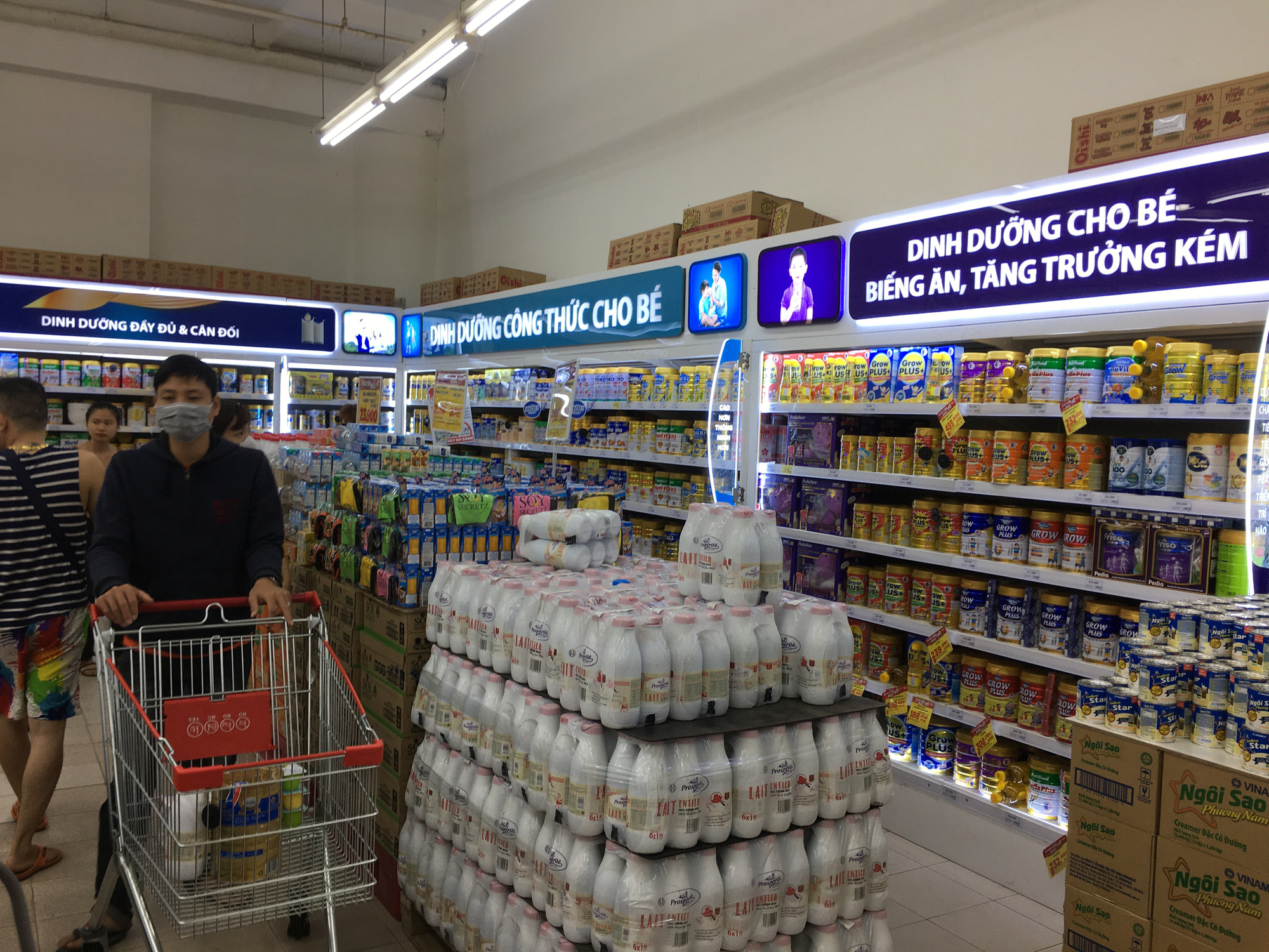 Siêu thị ở Đà Nẵng tràn đầy hàng trăm tấn hàng hóa cho nhu cầu người dân - Ảnh 10.