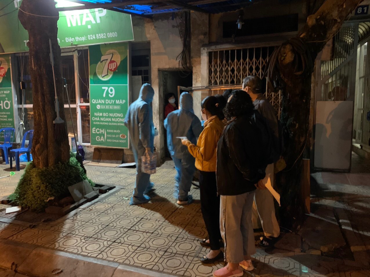 Người dân phố Trúc Bạch yên tâm cách li, phòng dịch - Ảnh 9. Người dân phố Trúc Bạch yên tâm cách li, phòng dịch - Ảnh 9.