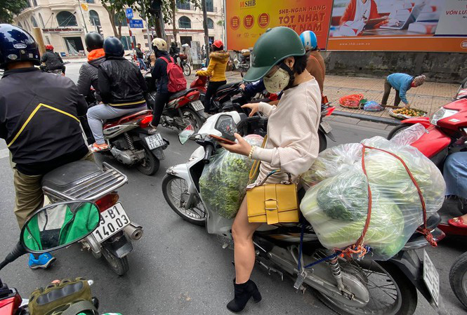 Chống dịch Covid-19: Đừng về quê, không tích trữ thực phẩm - Ảnh 1.