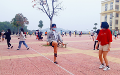Nhịp sống vui vẻ, yên bình trong khu cách li tập trung ở Hà Nội