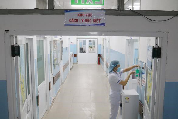 Phi công Vietnam Airline trên chuyến bay VN0054 có bệnh nhân Covid-19 được cách li - Ảnh 1. Phi công Vietnam Airline trên chuyến bay VN0054 có bệnh nhân Covid-19 được cách li - Ảnh 1.