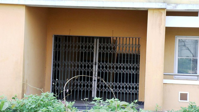 Chung cư 'chục tỉ' xây gần 10 năm ở Huế không biết làm gì, cây dại phủ như rừng - Ảnh 12. Chung cư 'chục tỉ' xây gần 10 năm ở Huế không biết làm gì, cây dại phủ như rừng - Ảnh 12.