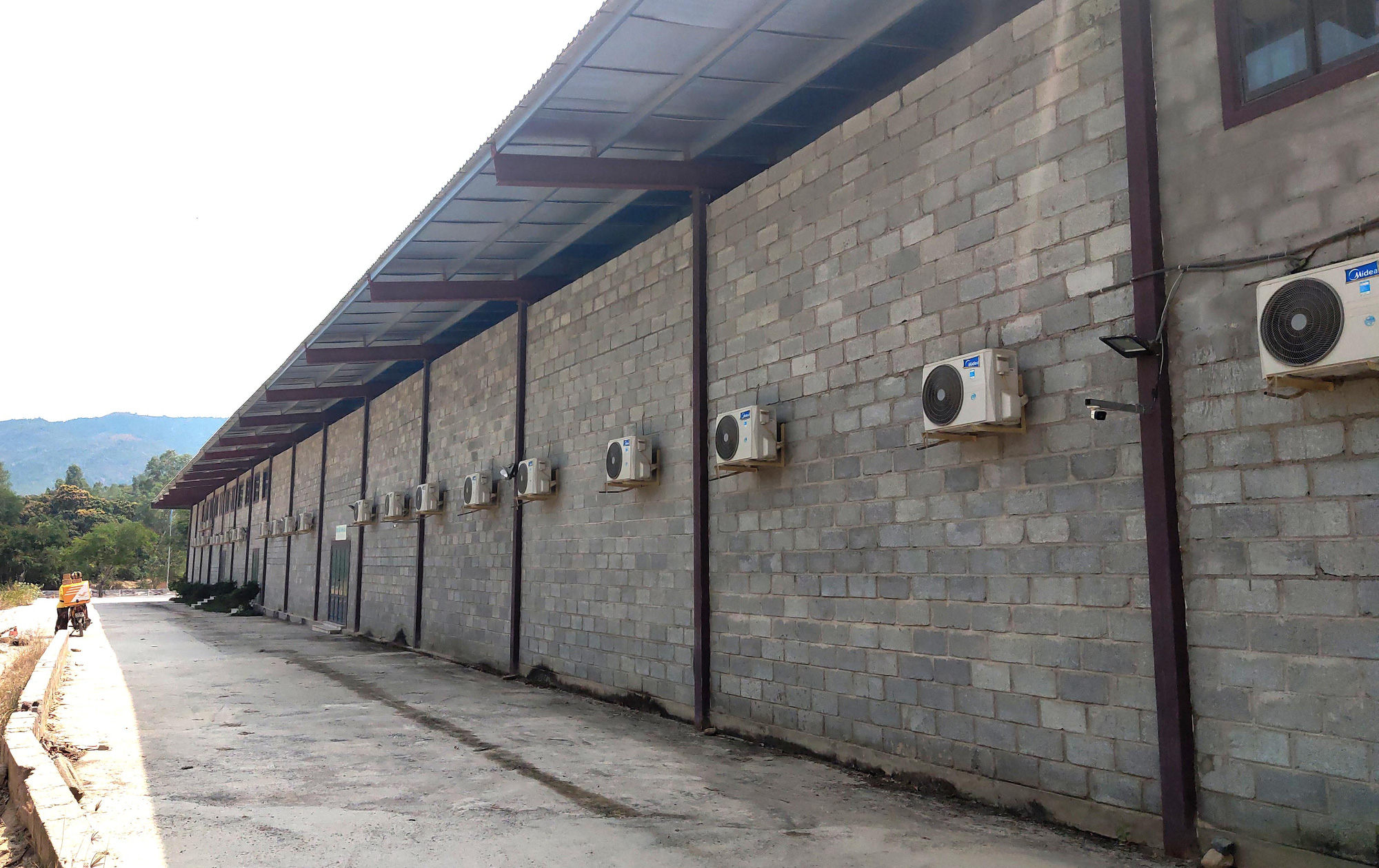 Các cửa hàng phục vụ khách Trung Quốc rộng 1.000 - 4.000 m2 hoang vắng giữa dịch Covid-19 - Ảnh 12. Các cửa hàng phục vụ khách Trung Quốc rộng 1.000 - 4.000 m2 hoang vắng giữa dịch Covid-19 - Ảnh 12.