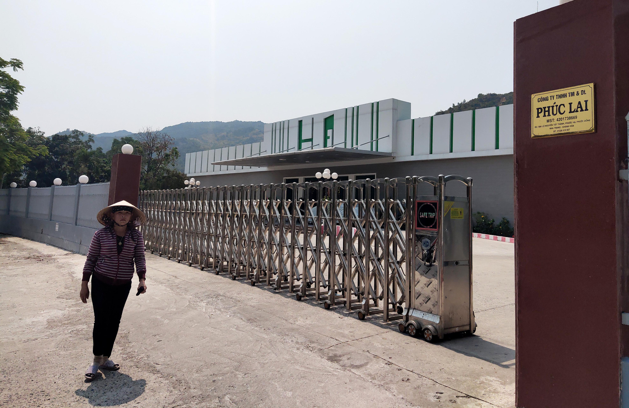 Các cửa hàng phục vụ khách Trung Quốc rộng 1.000 - 4.000 m2 hoang vắng giữa dịch Covid-19 - Ảnh 8. Các cửa hàng phục vụ khách Trung Quốc rộng 1.000 - 4.000 m2 hoang vắng giữa dịch Covid-19 - Ảnh 8.