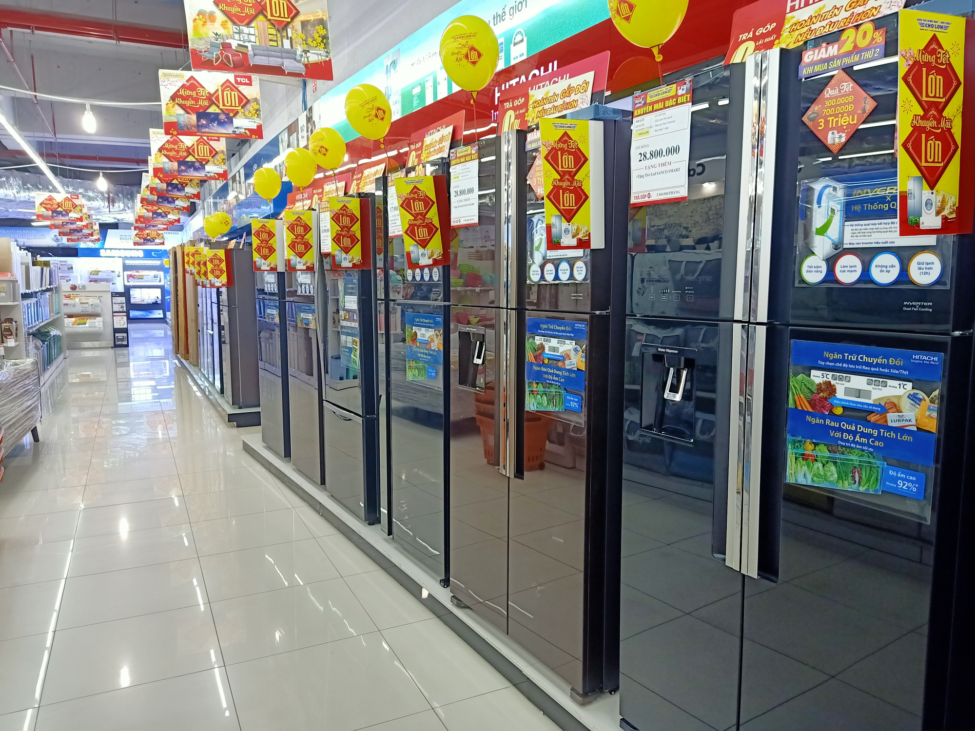 Điện lạnh giảm giá kích cầu mua sắm khi thời tiết ngày càng oi bức hơn - Ảnh 2. Điện lạnh giảm giá kích cầu mua sắm khi thời tiết ngày càng oi bức hơn - Ảnh 2.