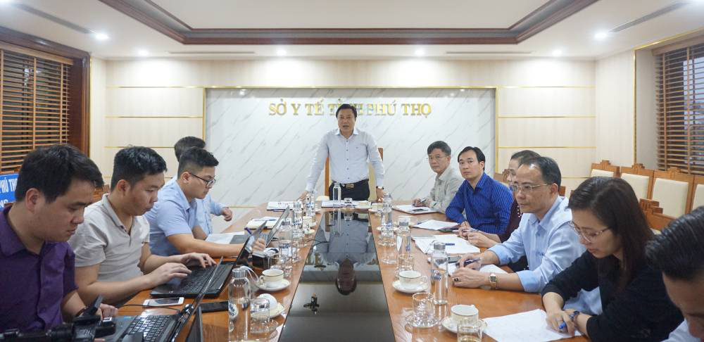 Phú Thọ có người đi chung chuyến bay, ăn cùng mâm với bệnh nhân nhiễm Covid-19, xác định được 263 trường hợp có yếu tố nguy cơ - Ảnh 1. Phú Thọ có người đi chung chuyến bay, ăn cùng mâm với bệnh nhân nhiễm Covid-19, xác định được 263 trường hợp có yếu tố nguy cơ - Ảnh 1.