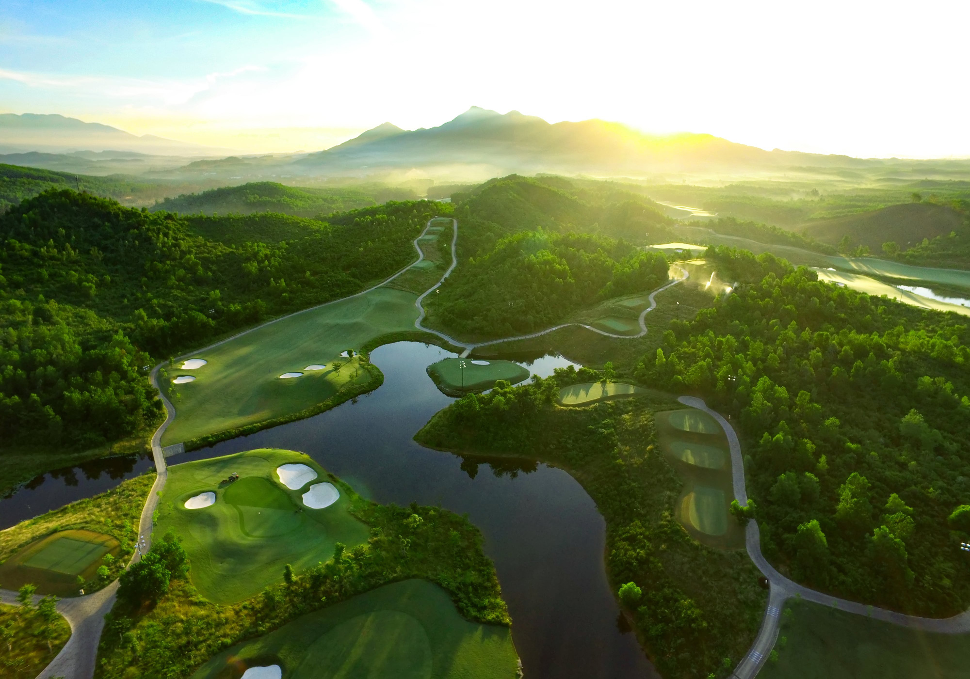 Đà Nẵng bác bỏ thông tin nhân viên sân golf bỏ trốn khỏi khu cách li - Ảnh 1. Đà Nẵng bác bỏ thông tin nhân viên sân golf bỏ trốn khỏi khu cách li - Ảnh 1.