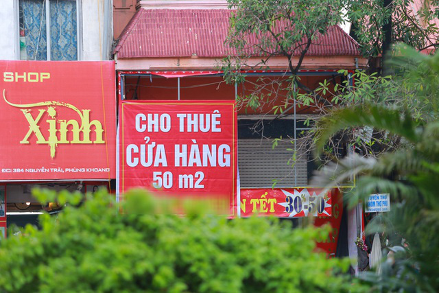 Covid-19 khiến kinh tế chao đảo, chủ mặt bằng cho thuê qua thời 'hét giá' - Ảnh 4.