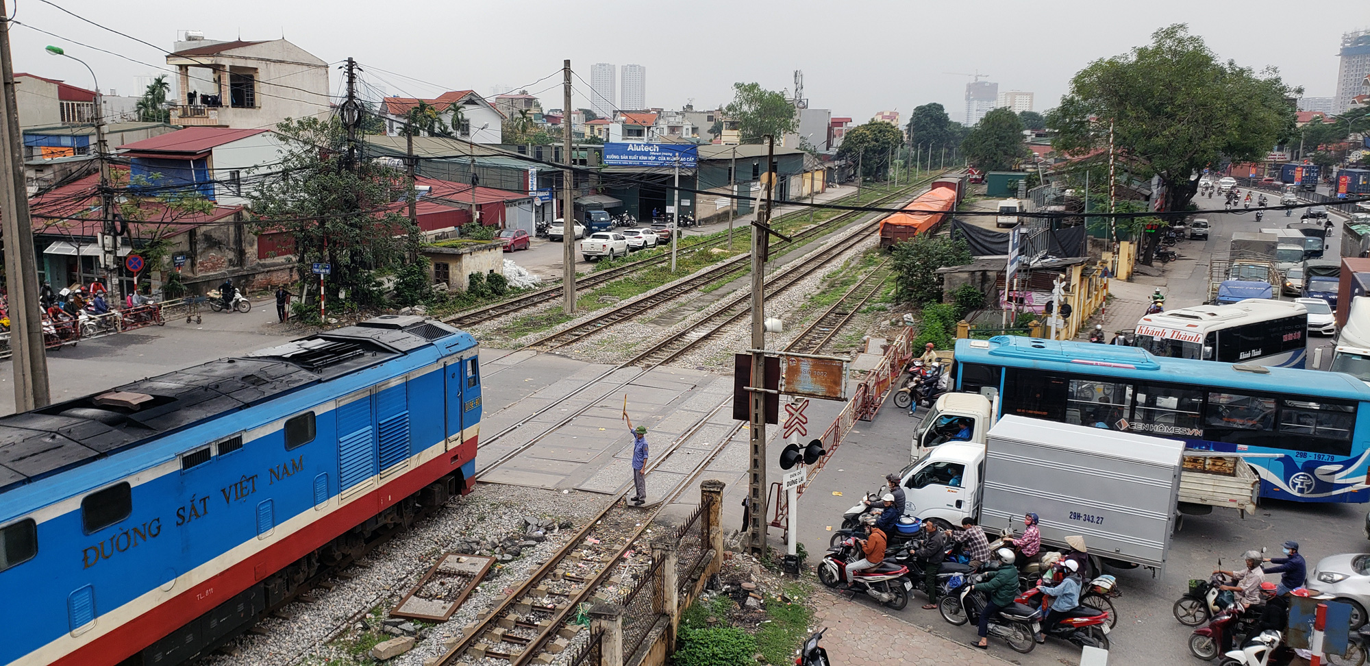 Dừng xe khách liên tỉnh, tàu khách địa phương từ hôm nay - Ảnh 2. Dừng xe khách liên tỉnh, tàu khách địa phương từ hôm nay - Ảnh 2.