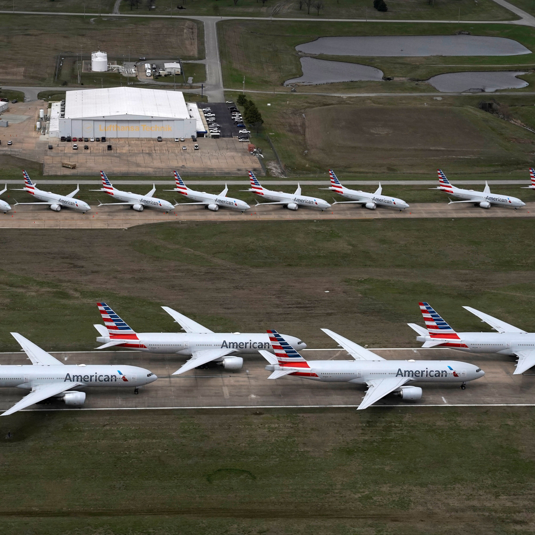 American Airlines "đắng cay" ngừng khai thác hạm đội máy bay cũ do khủng hoảng dịch Covid-19 - Ảnh 2.