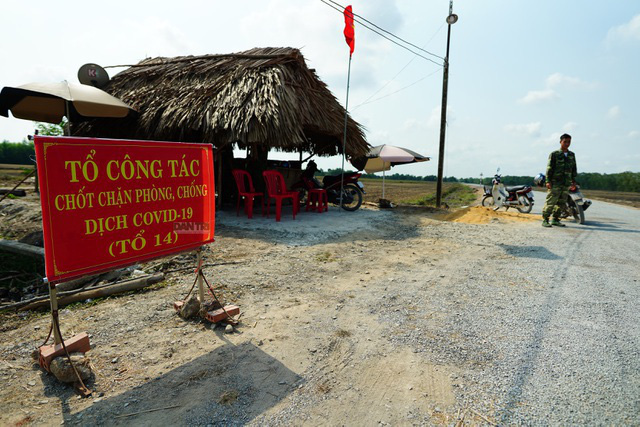 Hàng ngàn người nhập cảnh qua cửa khẩu trước giờ cách li xã hội - Ảnh 3. Hàng ngàn người nhập cảnh qua cửa khẩu trước giờ cách li xã hội - Ảnh 3.