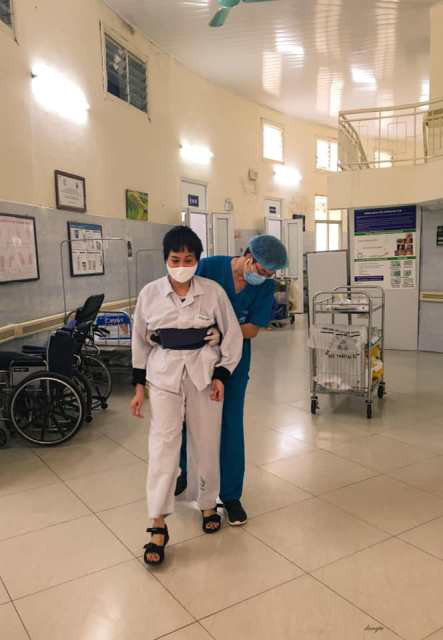 Những hình ảnh xúc động rớt nước mắt bên trong khu cách li BV Bạch Mai - Ảnh 9. Những hình ảnh xúc động rớt nước mắt bên trong khu cách li BV Bạch Mai - Ảnh 9.