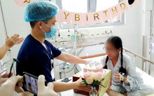 Những hình ảnh xúc động rớt nước mắt bên trong khu cách li BV Bạch Mai