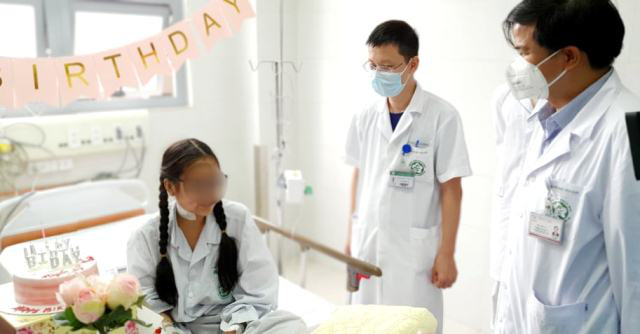 Những hình ảnh xúc động rớt nước mắt bên trong khu cách li BV Bạch Mai - Ảnh 3. Những hình ảnh xúc động rớt nước mắt bên trong khu cách li BV Bạch Mai - Ảnh 3.